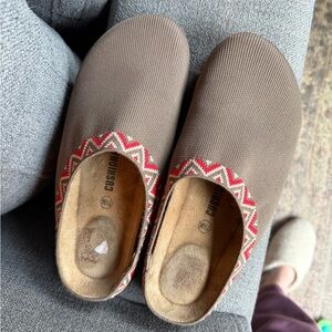 Brown Cushionaire Clogs with Red Pattern